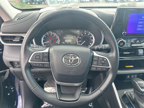 Used 2024 Toyota Highlander XLE image 14