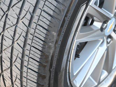 Used 2022 Chevrolet Traverse LT image 14