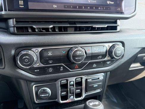 Used 2024 Jeep Wrangler Sport S image 20