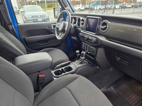 Used 2023 Jeep Wrangler Sahara AWD/4WD image 31
