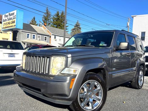 Used 2012 Jeep Liberty Sport image 1