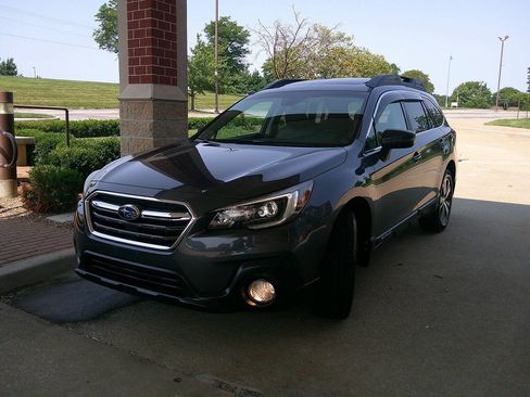 Used 2018 Subaru Outback 2.5i Limited AWD/4WD image 2