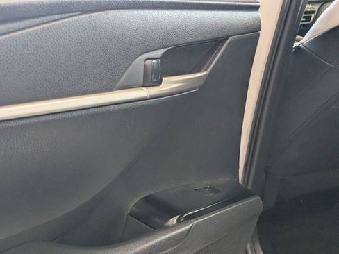 Used 2025 Toyota Camry SE image 27