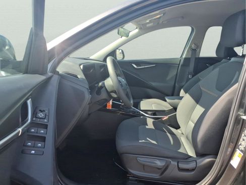 Used 2026 Kia Niro LX FWD image 16