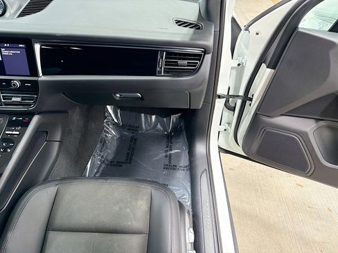 Certified 2023 Porsche Macan AWD/4WD image 17