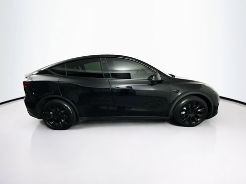 Used 2022 Tesla Model Y Long Range image 10