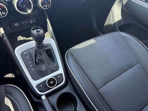 Used 2025 Hyundai Venue Limited FWD image 23