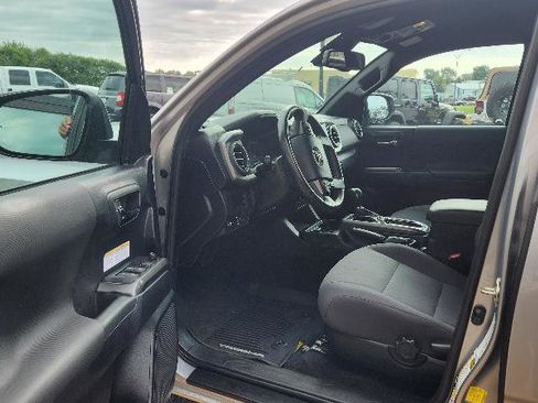 Used 2019 Toyota Tacoma TRD Off-Road image 9