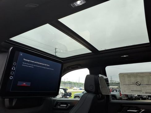 New 2026 GMC Yukon XL Denali AWD/4WD image 16