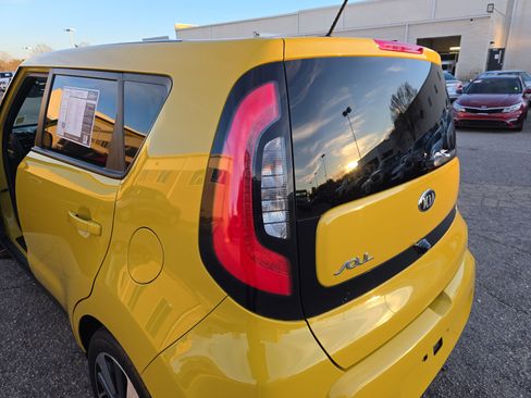 Used 2015 Kia Soul ! w/ Sun & Sound Package image 35