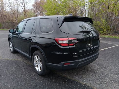 Used 2023 Honda Pilot LX image 3