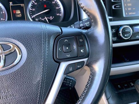 Used 2017 Toyota Highlander XLE image 12