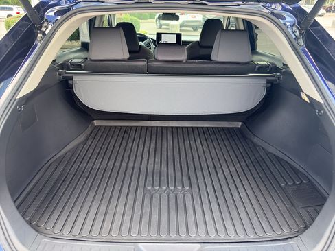 Used 2024 Toyota Venza LE AWD/4WD image 11
