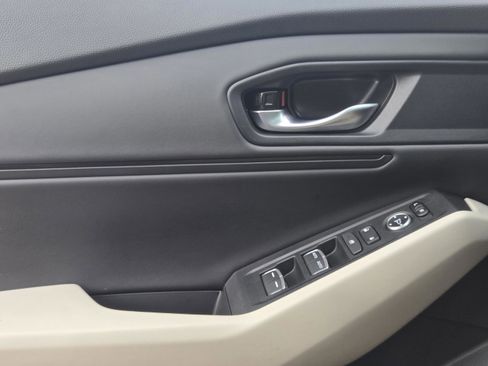 Certified 2025 Honda Accord SE image 19