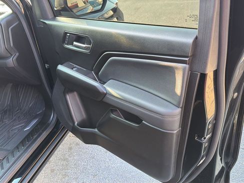 Used 2024 Chevrolet Colorado LT w/ LT Convenience Package RWD image 14