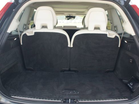 Used 2021 Volvo XC90 T6 Momentum w/ Advanced Package image 21