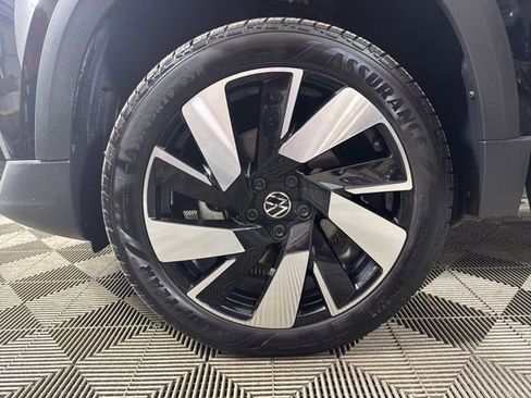 Used 2024 Volkswagen Taos SEL image 10