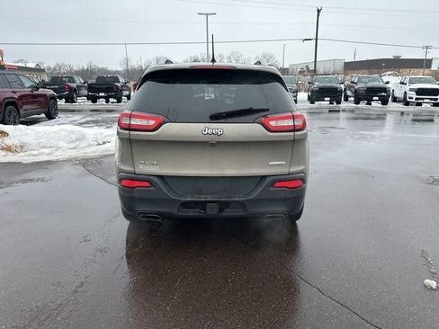 Used 2017 Jeep Cherokee Latitude w/ Cold Weather Group image 3