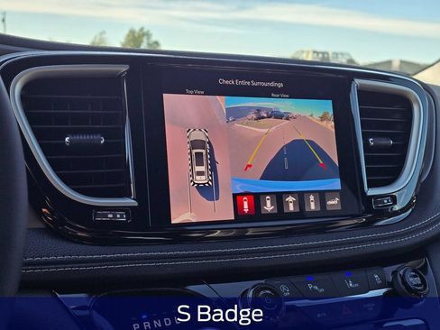 New 2027 Chrysler Pacifica Limited AWD/4WD image 22