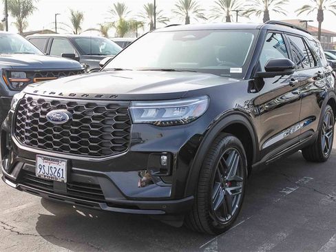 Certified 2025 Ford Explorer ST-Line w/ Premium Package image 3