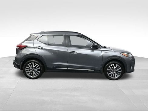 Used 2023 Nissan Kicks SR w/ SR Premium Package image 3