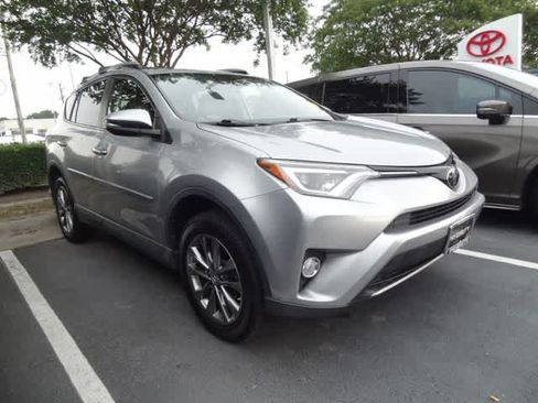 Used 2018 Toyota RAV4 Limited AWD/4WD image 4