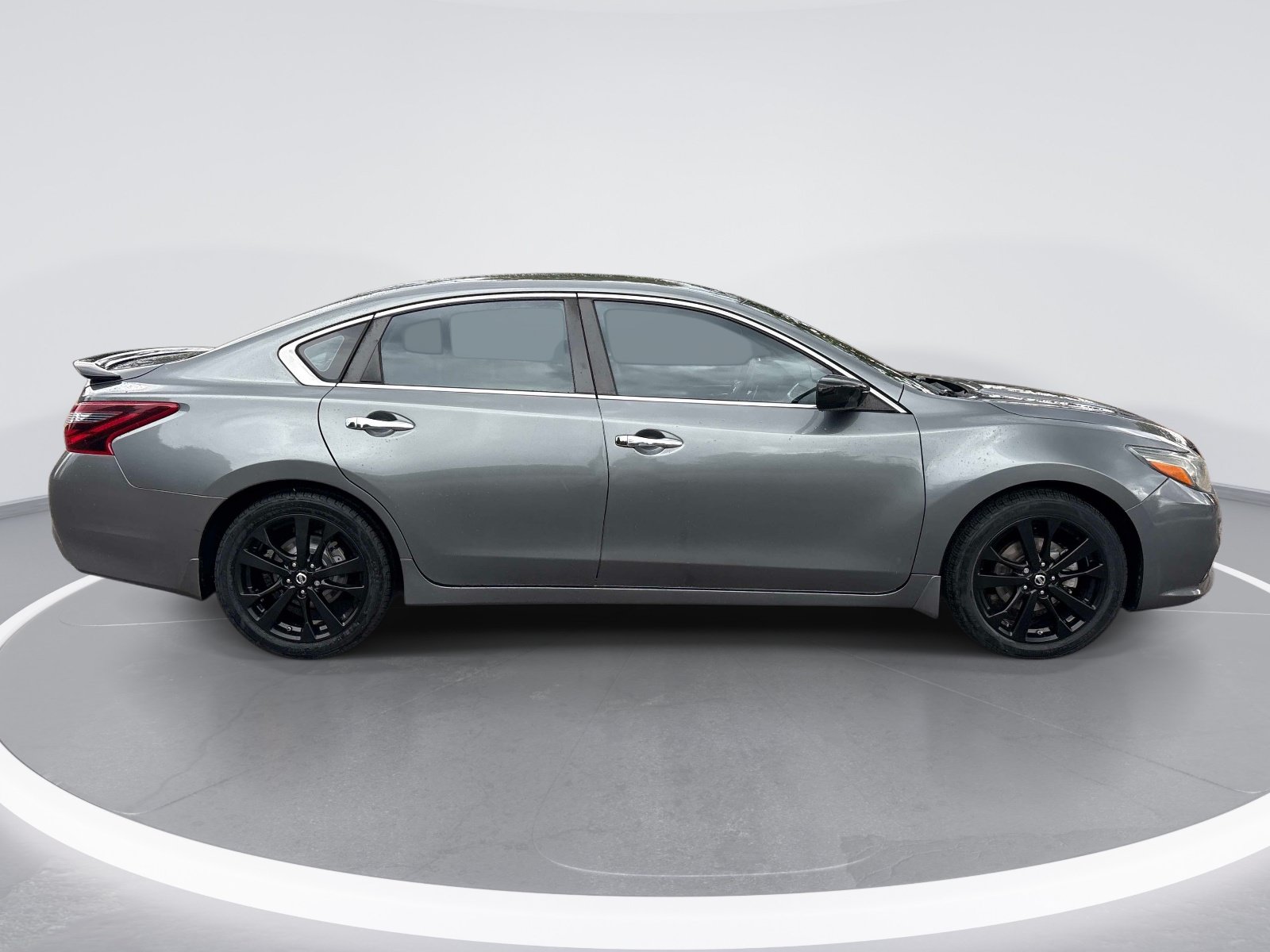 Used 2018 Nissan Altima 2.5 SR w/ SR Midnight Edition FWD image 9