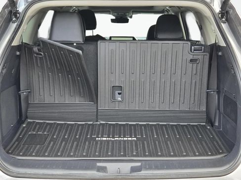 Used 2026 Toyota Highlander Platinum AWD/4WD image 8