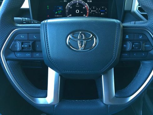 Used 2025 Toyota Tundra Limited AWD/4WD image 15