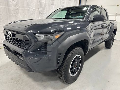 Used 2025 Toyota Tacoma TRD Off-Road AWD/4WD image 3