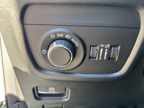 New 2025 Jeep Grand Cherokee Laredo image 25