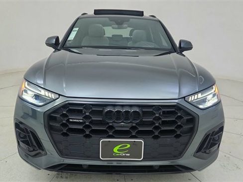 Used 2024 Audi Q5 e Prestige w/ Prestige Package image 13