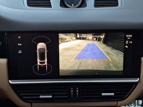 Certified 2023 Porsche Cayenne Platinum Edition image 24