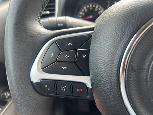 Used 2020 Jeep Renegade Latitude FWD image 24