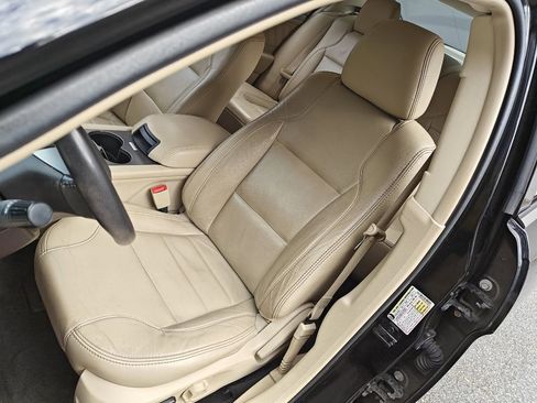 Used 2018 Ford Taurus SEL w/ Equipment Group 201A image 10