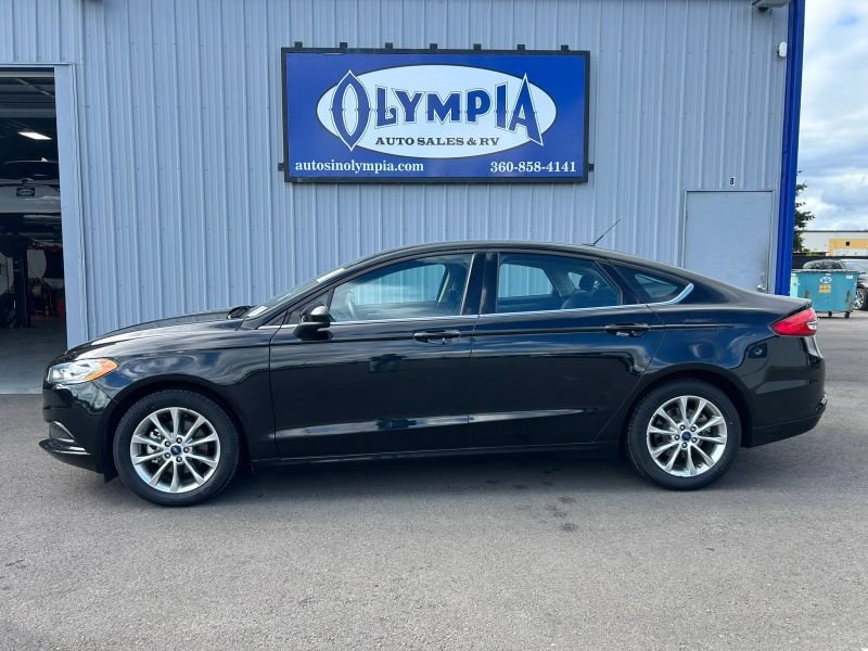 Used 2017 Ford Fusion SE FWD image 1