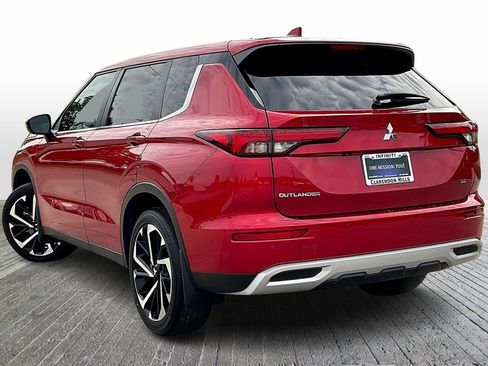 Used 2023 Mitsubishi Outlander SE image 6