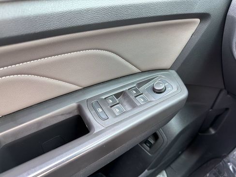 Used 2023 Volkswagen Atlas Cross Sport SE w/ Panoramic Sunroof Package AWD/4WD image 13