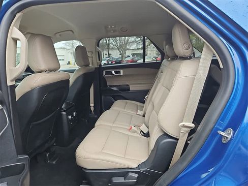 Used 2020 Ford Explorer XLT w/ Equipment Group 202A image 9