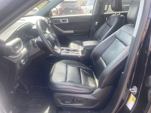 Used 2023 Ford Explorer XLT w/ Equipment Group 202A AWD/4WD image 17