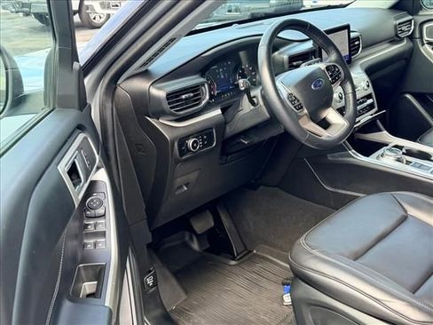 Used 2023 Ford Explorer XLT w/ Equipment Group 202A RWD image 10