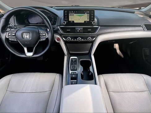 Used 2020 Honda Accord Touring image 7