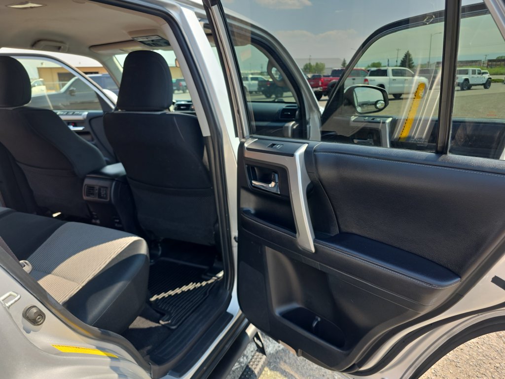 Used 2017 Toyota 4Runner SR5 AWD/4WD image 31