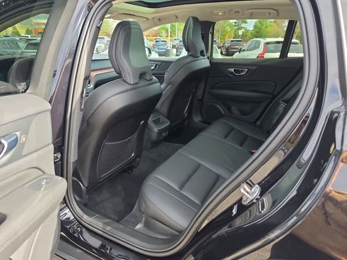 Used 2025 Volvo V60 B5 Cross Country Plus AWD/4WD image 24