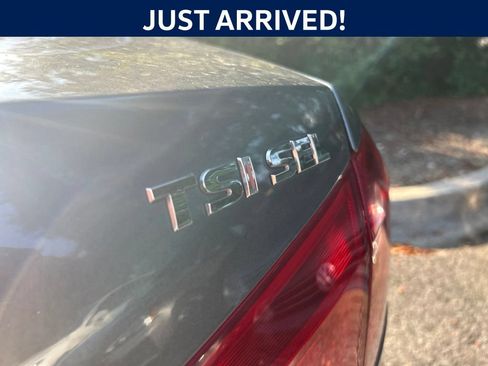 Used 2015 Volkswagen Passat 1.8T SEL Premium FWD image 5