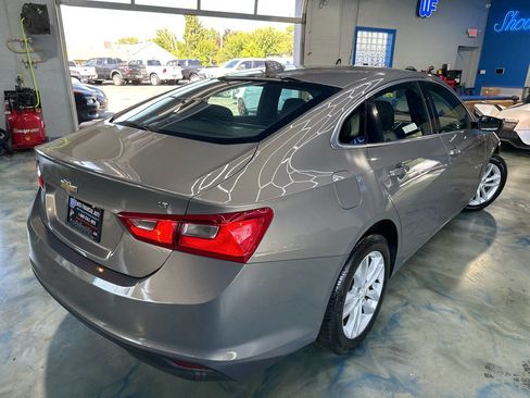 Used 2017 Chevrolet Malibu LT image 4