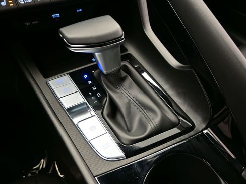 Certified 2025 Hyundai Elantra Limited image 22