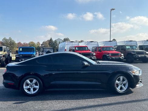 Used 2016 Ford Mustang Coupe image 2