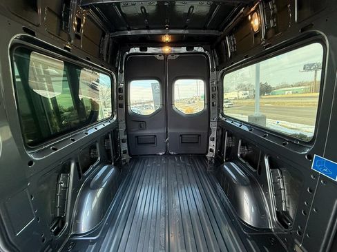 Used 2023 Mercedes-Benz Sprinter 2500 image 23