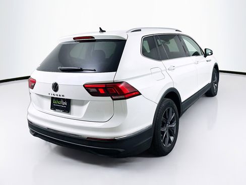 Used 2023 Volkswagen Tiguan SE image 9